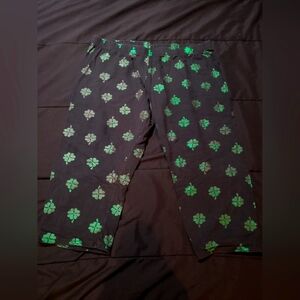 Black Pants with Green Clover Pattern • Juniors • XL • Capri
